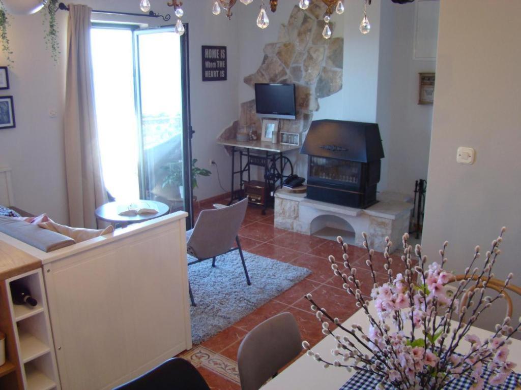 Holliday Home Alida With Jacuzzi ポドゥゴラ エクステリア 写真