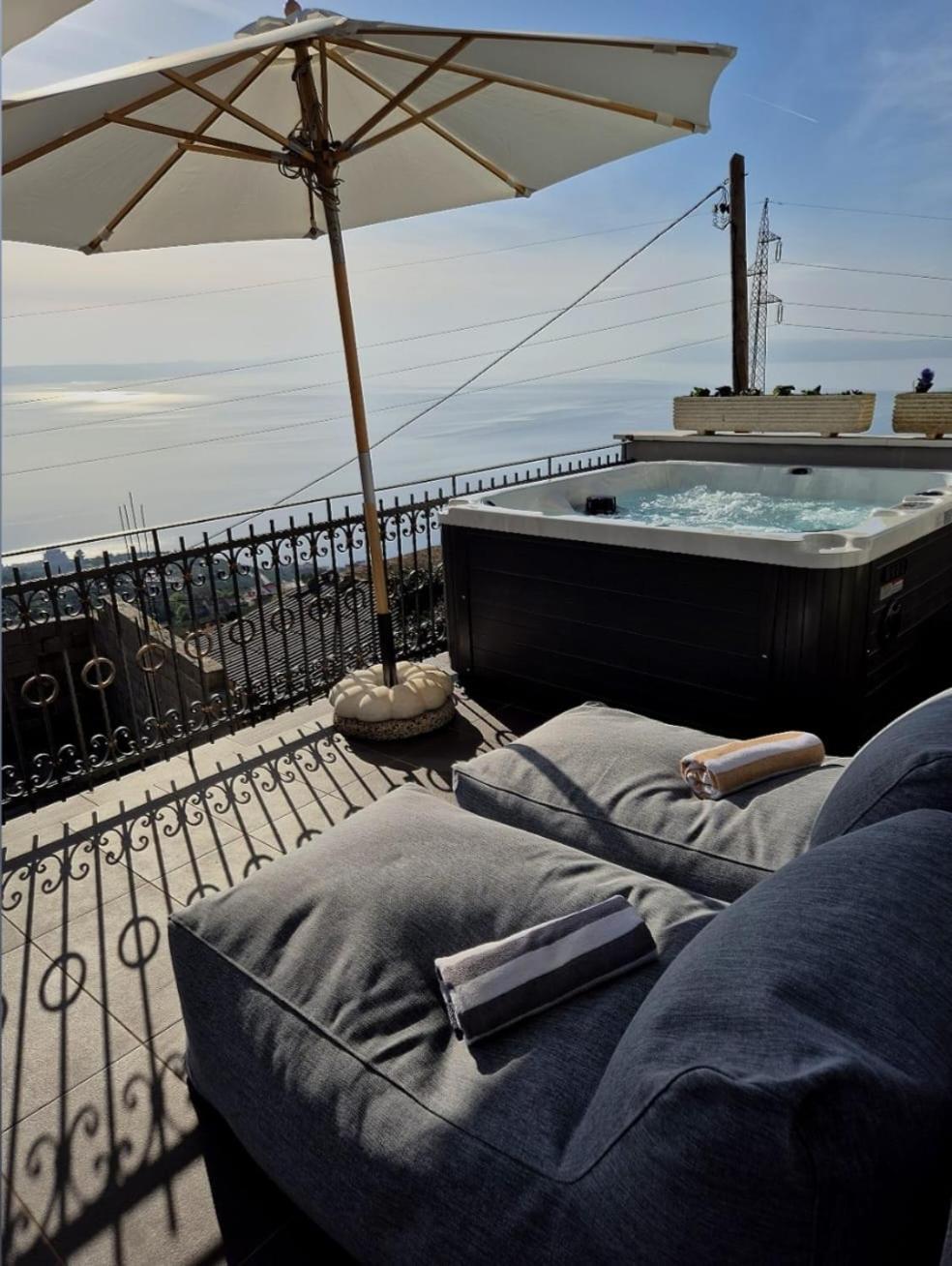 Holliday Home Alida With Jacuzzi ポドゥゴラ エクステリア 写真